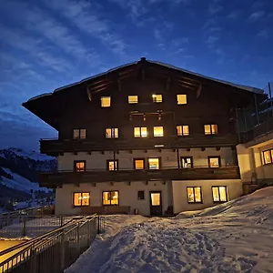 https://ski-in-ski-out-gastehauser-saalbach-hinterglemm.saalbachhinterglemmhotels.com